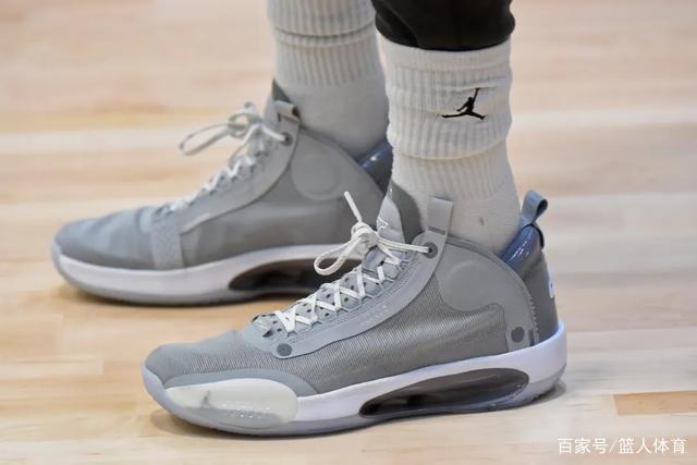 泰晤士报：曼联接近任命阿莫林 范尼可能只带一场